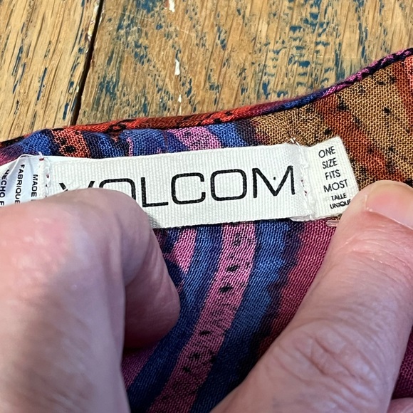VOLCOM – Kimono drapé à imprimé cachemire – Taille unique - Picture 3 of 11
